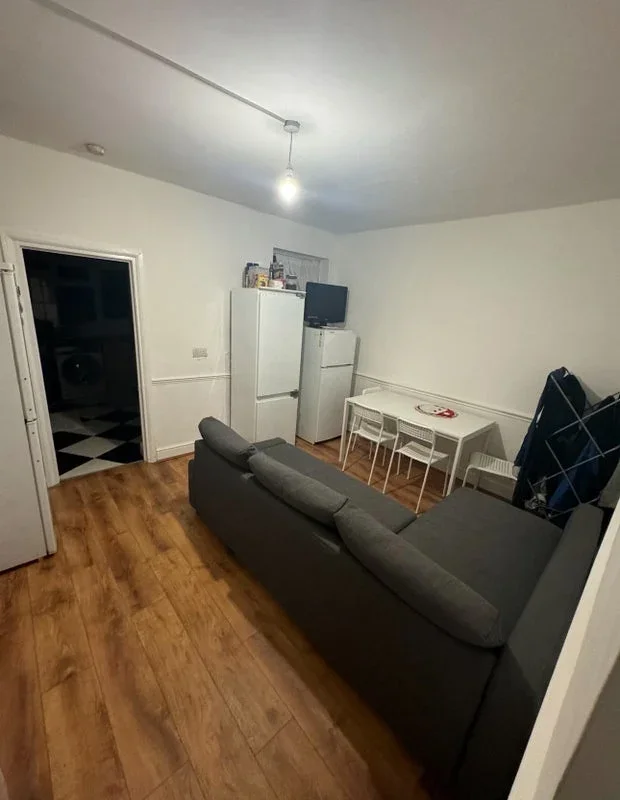 Room Brock Road in Greater London