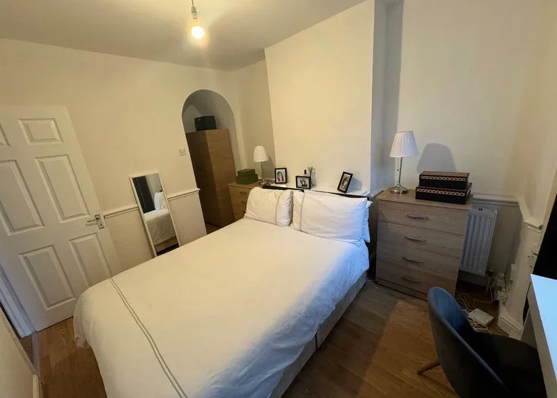 Room Brock Road in Greater London