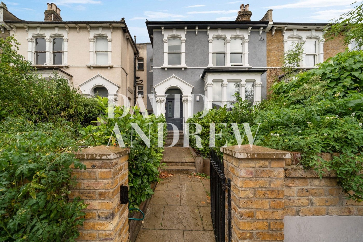 Flat Evering Road in Greater London