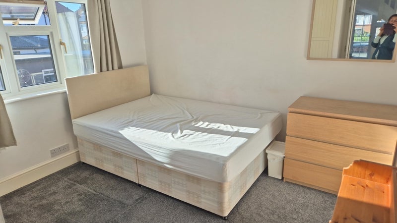 Room Harewood Gardens in Greater London