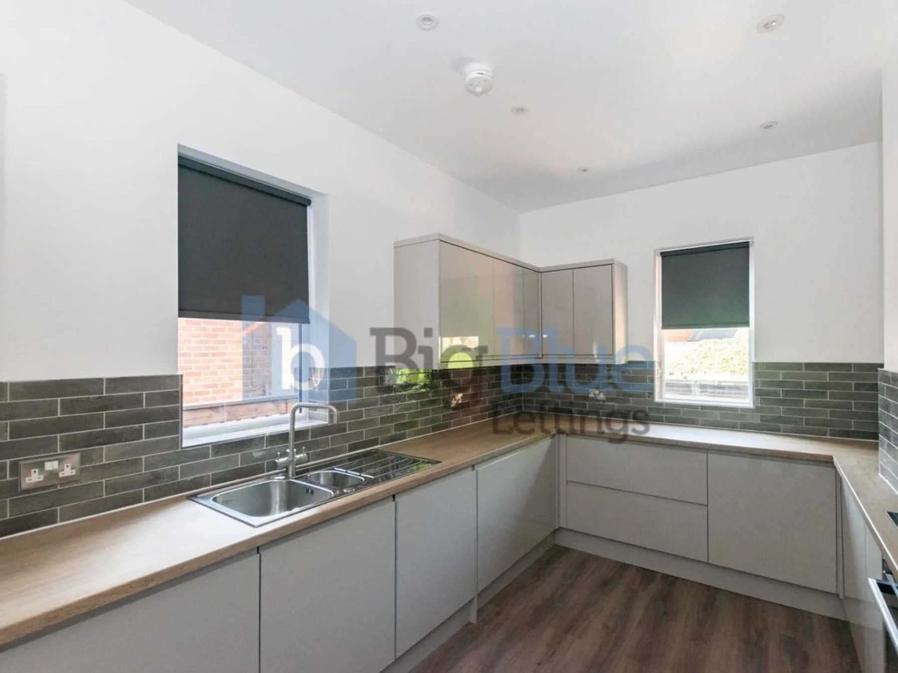 Flat Regent Park Terrace in Leeds
