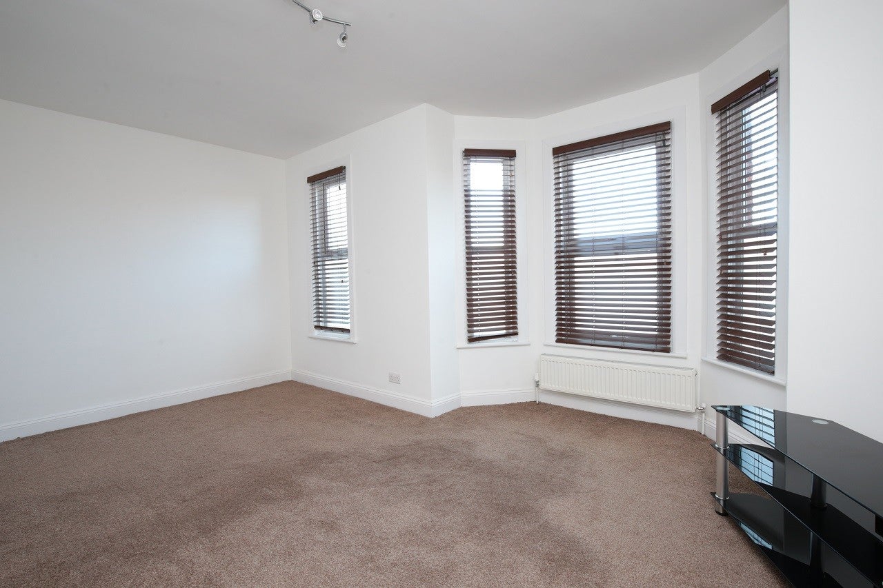 Flat Hockliffe Road in Leighton Buzzard