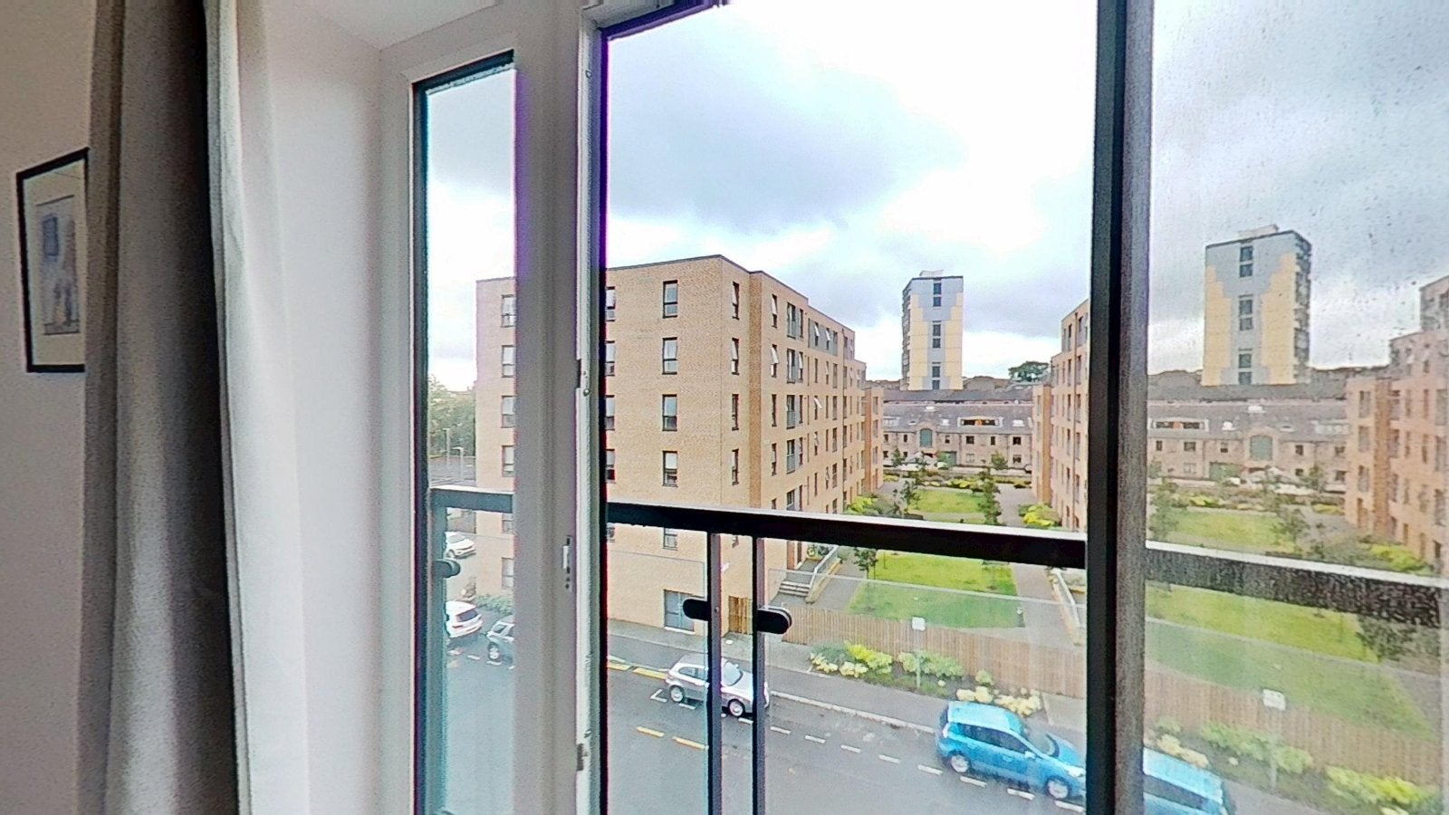 Flat Victoria Quay in City of Edinburgh