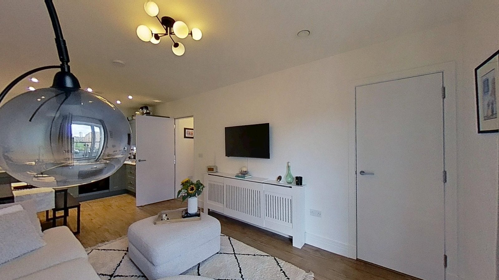 Flat Victoria Quay in City of Edinburgh