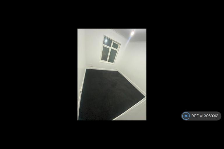 Room St. Barnabas' Road in Middlesbrough