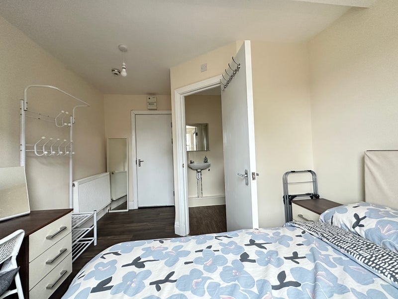 Room Jesmond Road West in Newcastle upon Tyne