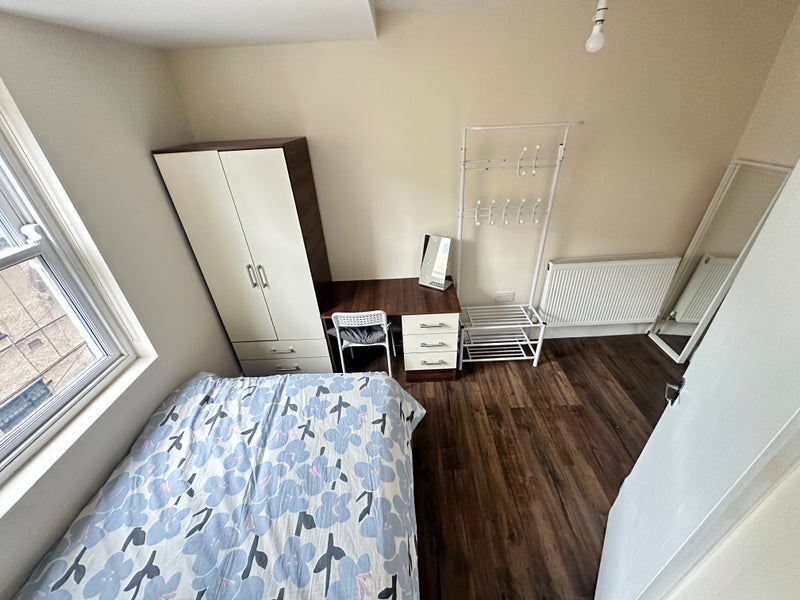 Room Jesmond Road West in Newcastle upon Tyne