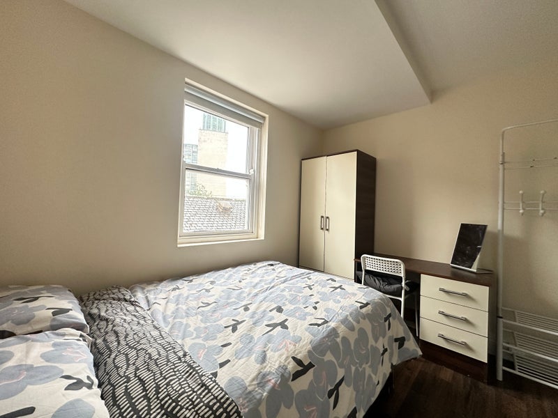 Room Jesmond Road West in Newcastle upon Tyne