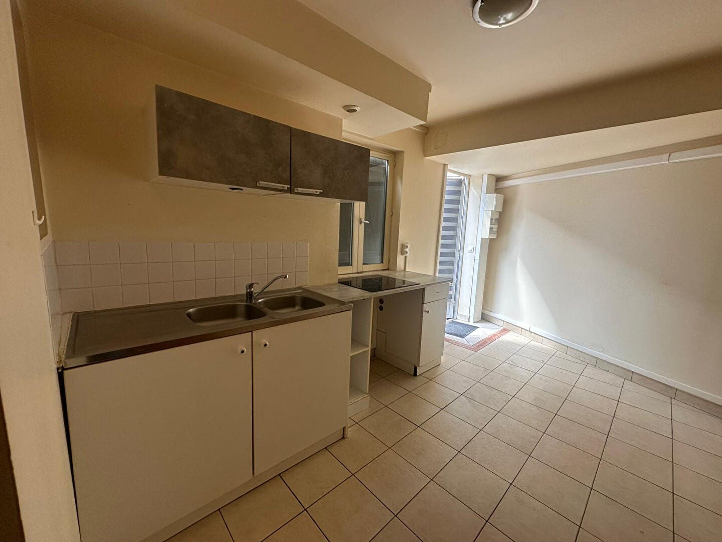 Flat Place des Tours in Blandy