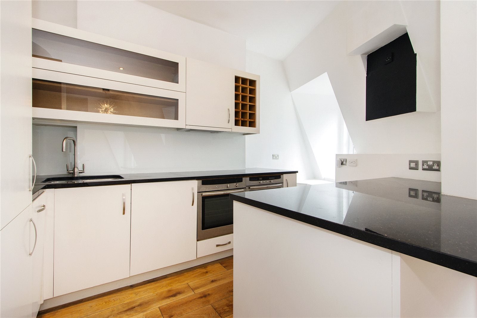 Flat Lafone Street in Greater London