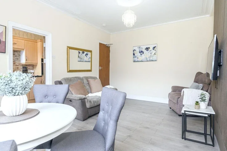 Flat Seaforth Road in Leeds