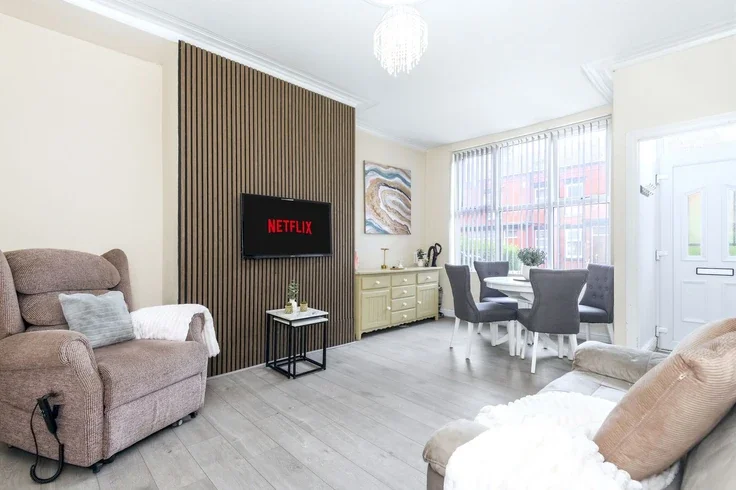Flat Seaforth Road in Leeds