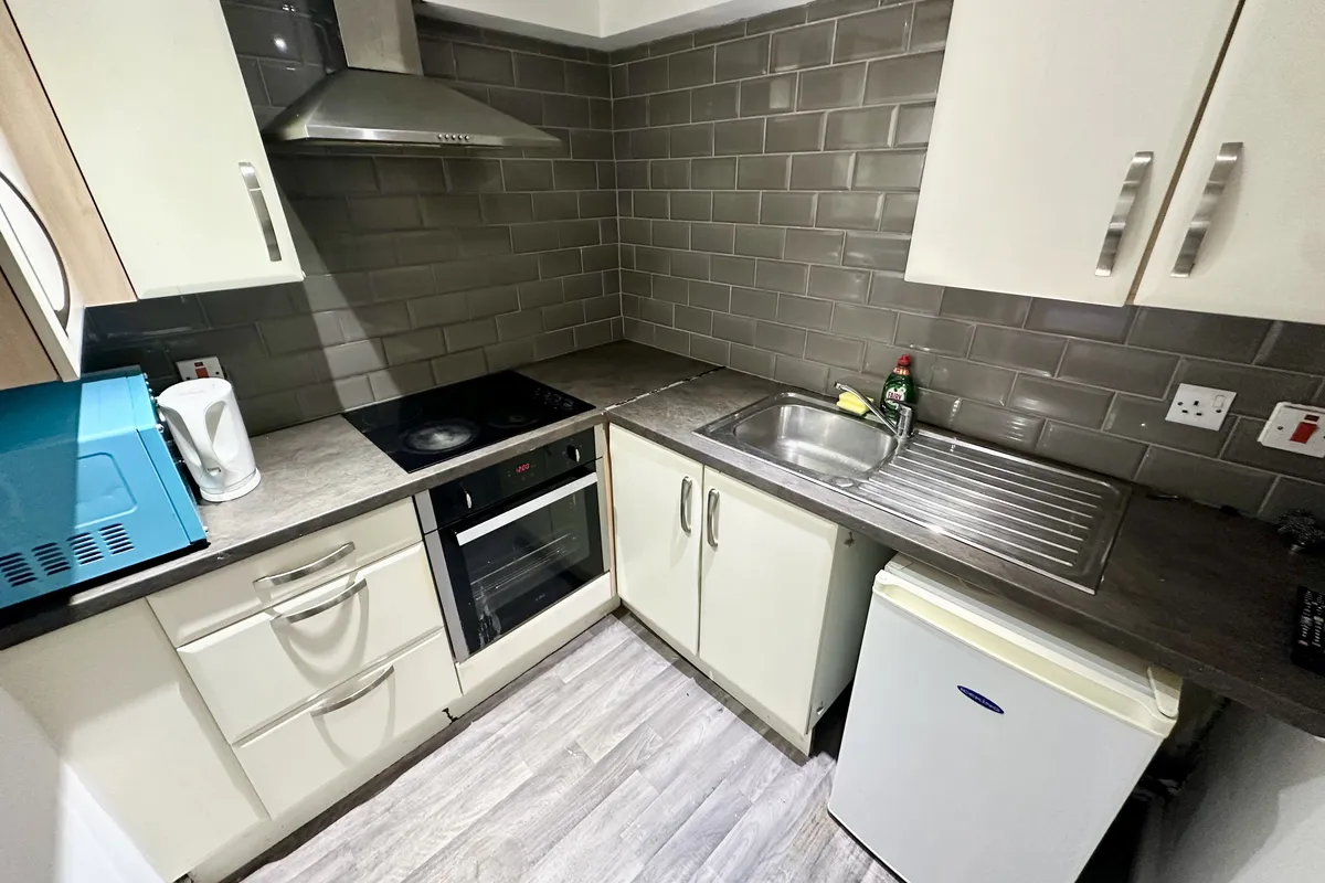 Flat Brown Hill Crescent in Leeds