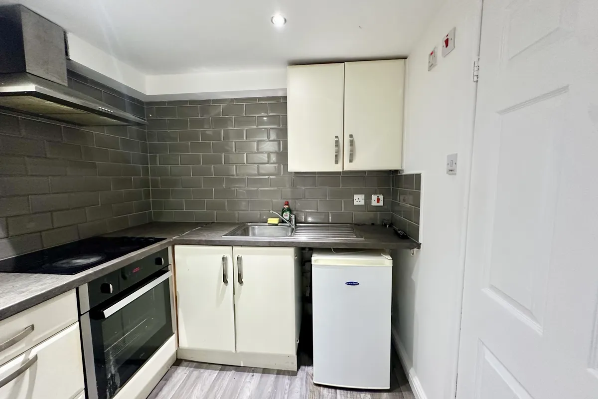 Flat Brown Hill Crescent in Leeds