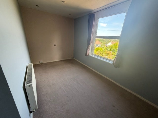 Flat Woodside Close in Northwood