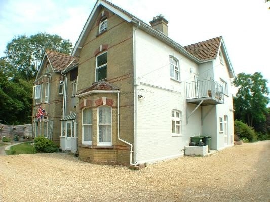 Flat Woodside Close in Northwood