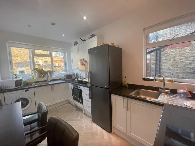 Room High Street in Greater London