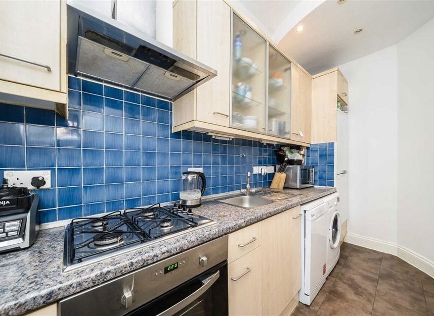 Flat Gloucester Terrace in City of Westminster