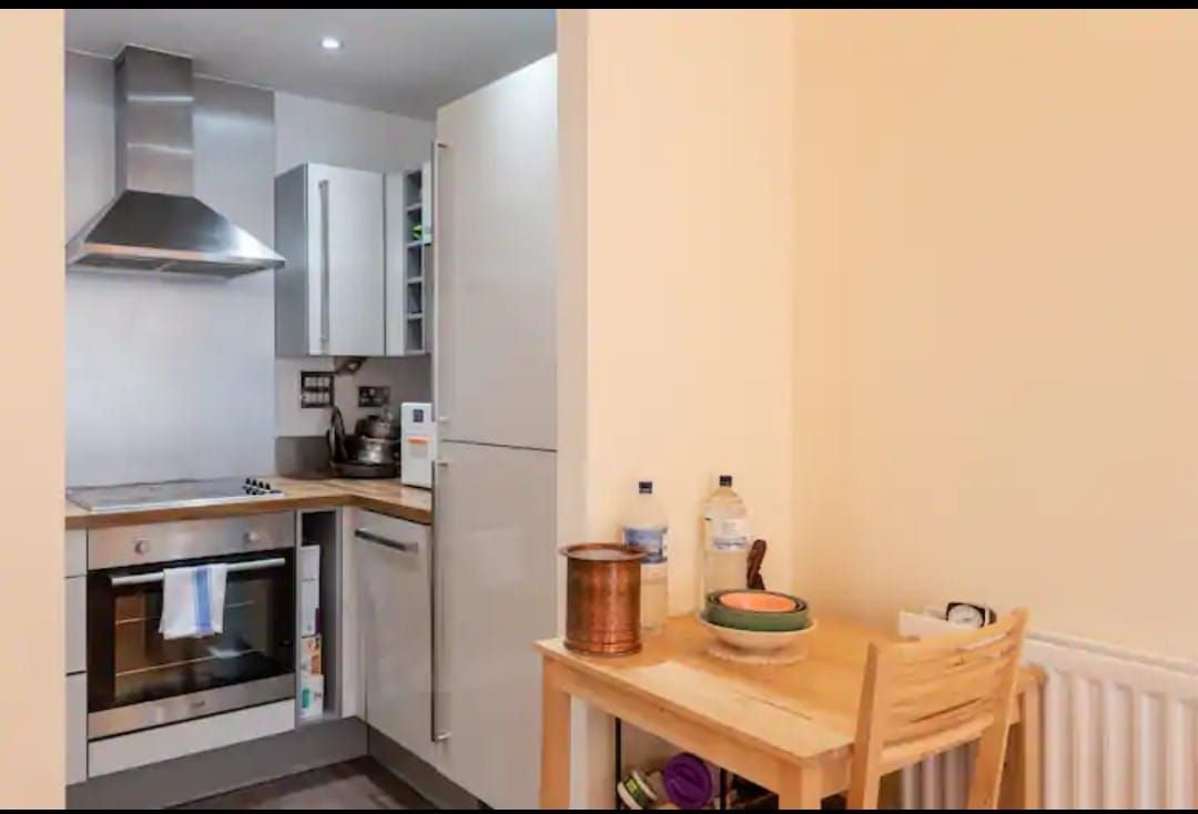 Flat Newport Avenue in Greater London
