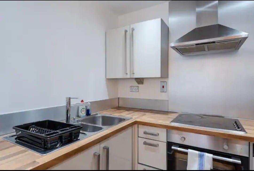 Flat Newport Avenue in Greater London