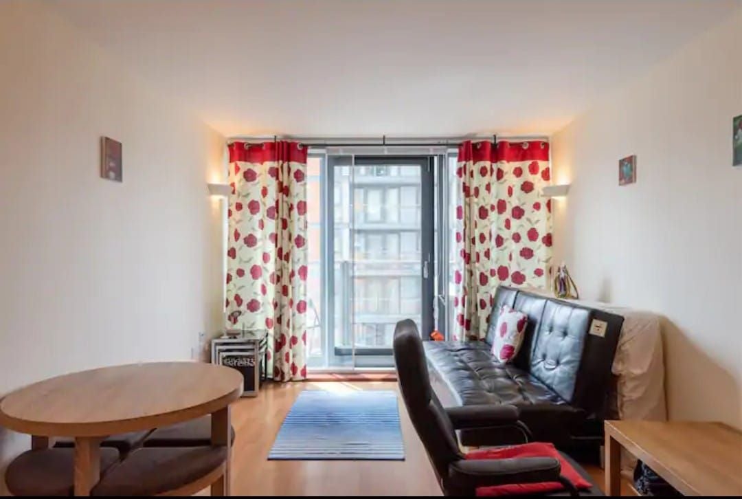 Flat Newport Avenue in Greater London
