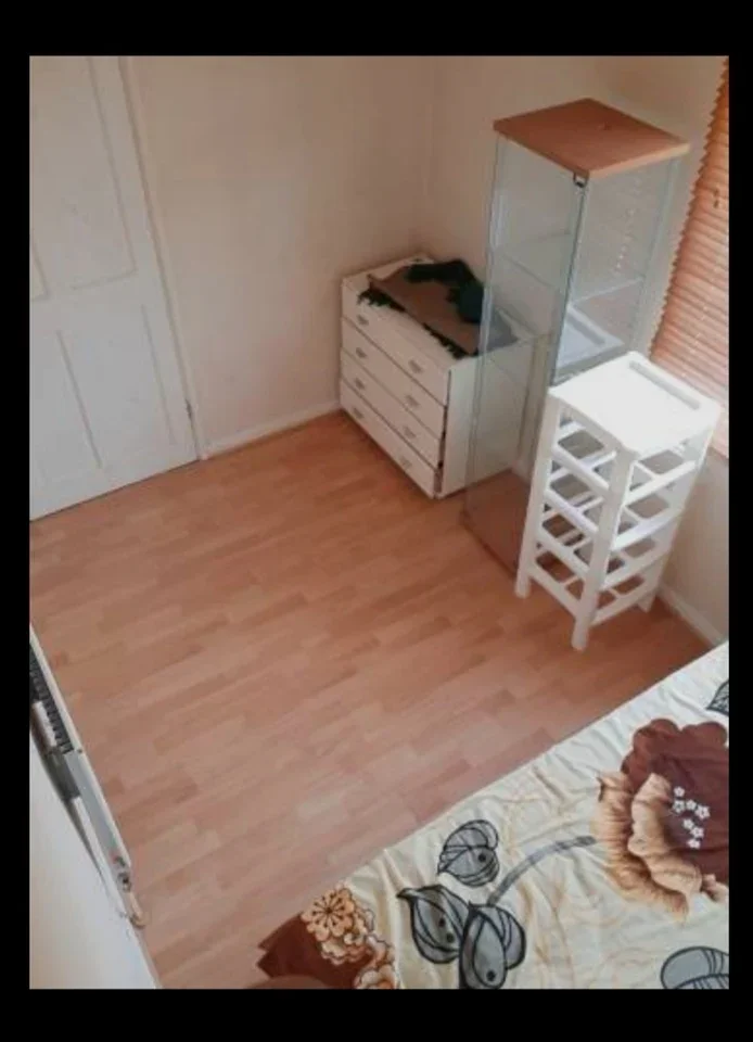 Room Randlesdown Road in Greater London