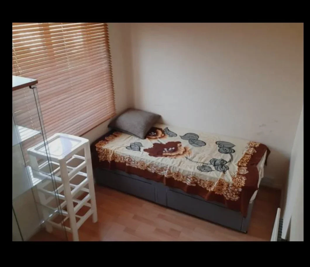 Room Randlesdown Road in Greater London
