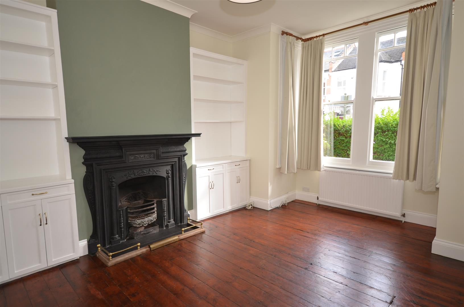 Flat Huntingdon Road in London