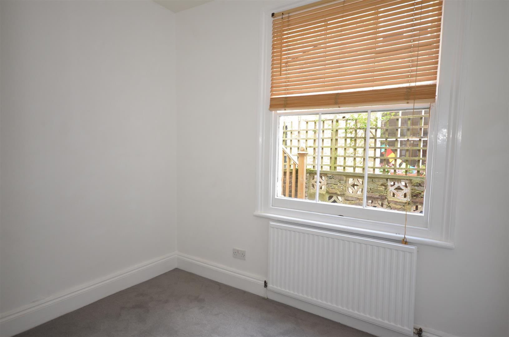 Flat Huntingdon Road in London