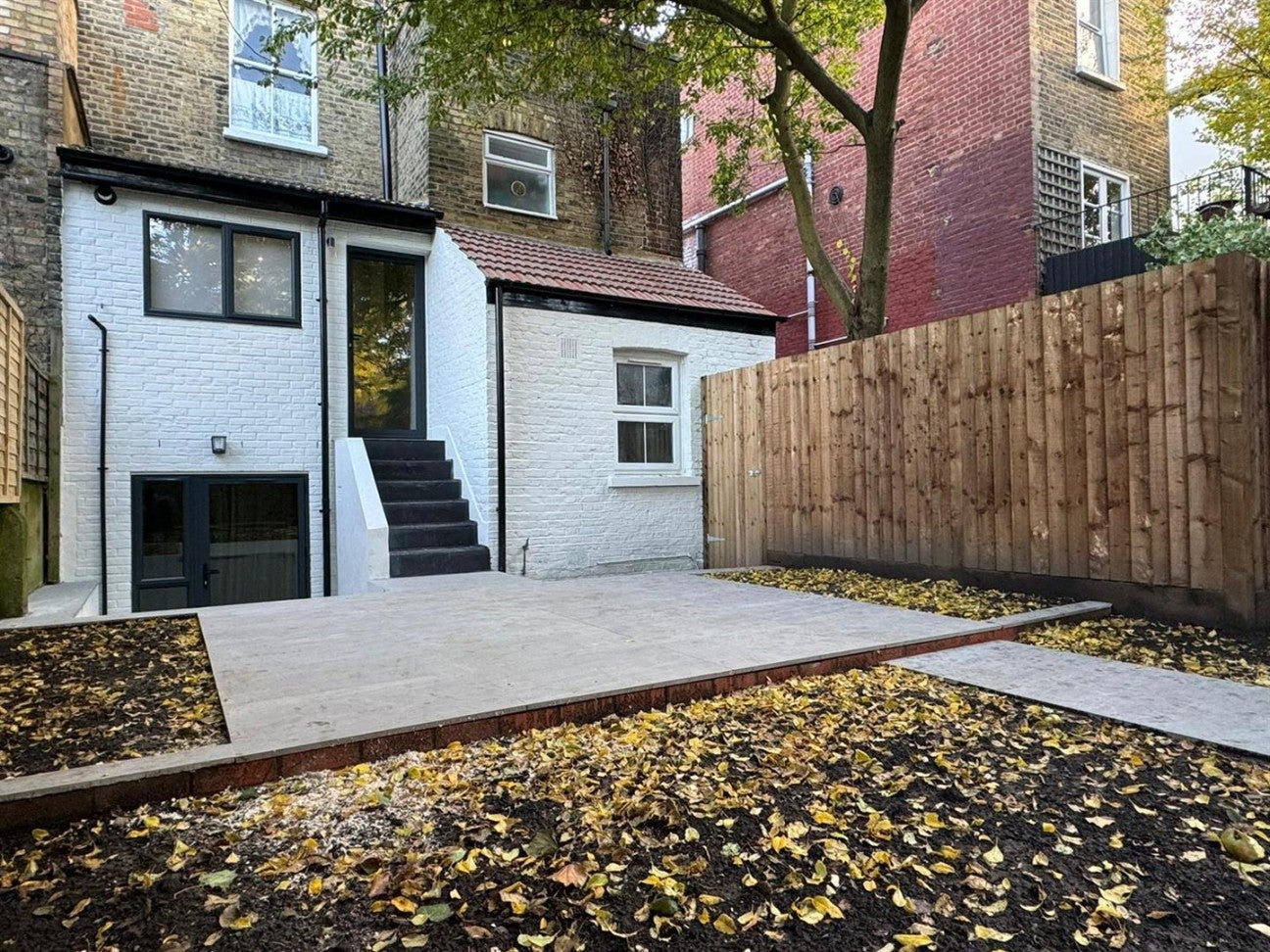 Flat Haselrigge Road in Greater London