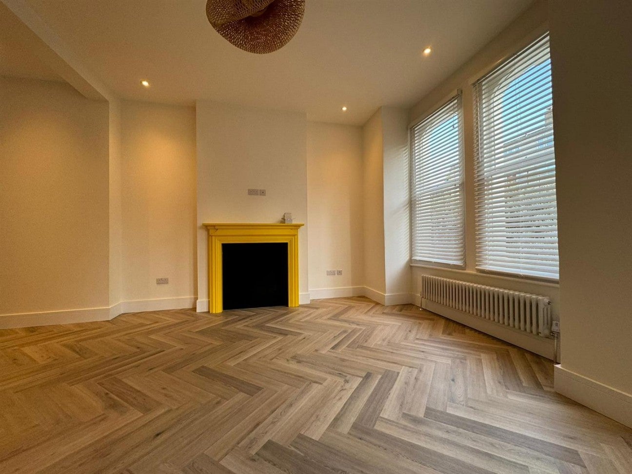 Flat Haselrigge Road in Greater London