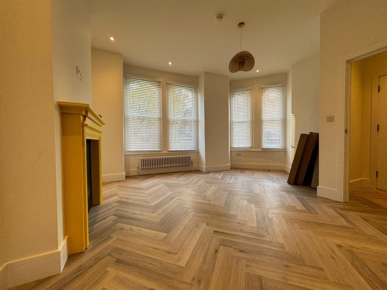 Flat Haselrigge Road in Greater London