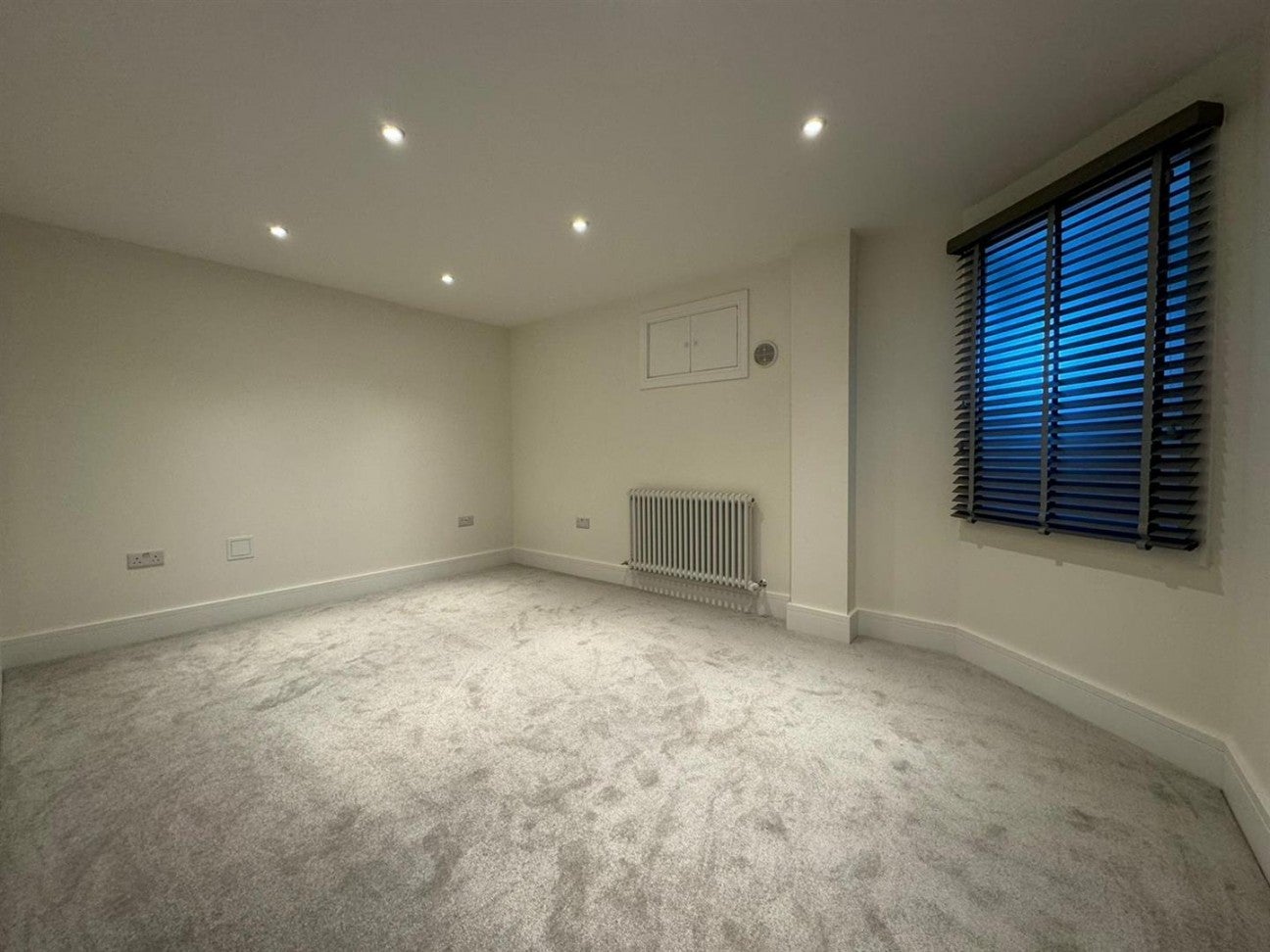 Flat Haselrigge Road in Greater London