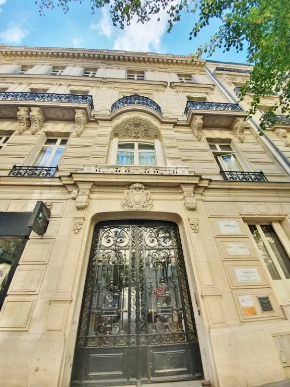 Flat Avenue Victor Hugo in Paris