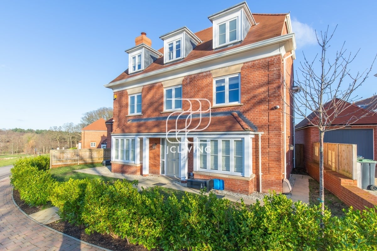House Lushington Drive in Greater London