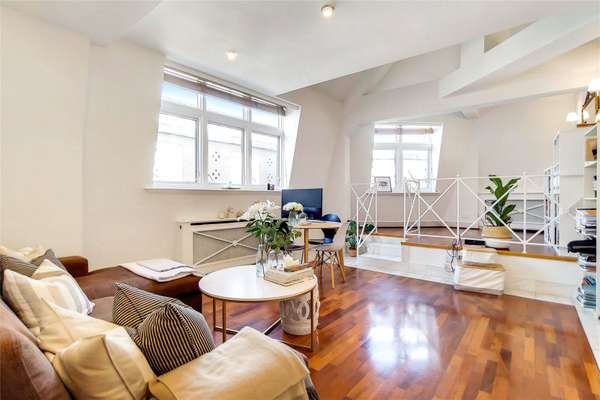 Flat Eagle Place in City of Westminster