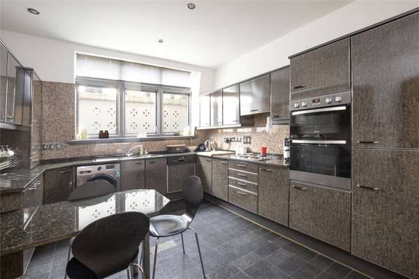 Flat Eagle Place in City of Westminster