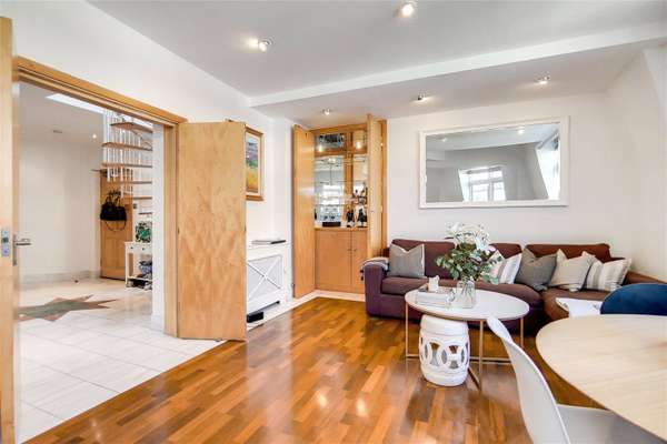 Flat Eagle Place in City of Westminster