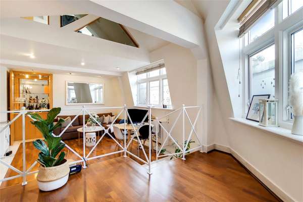 Flat Eagle Place in City of Westminster
