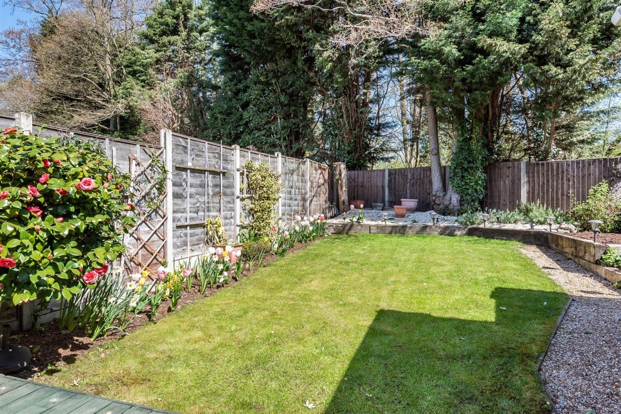 House Gresham Way in Surrey Heath