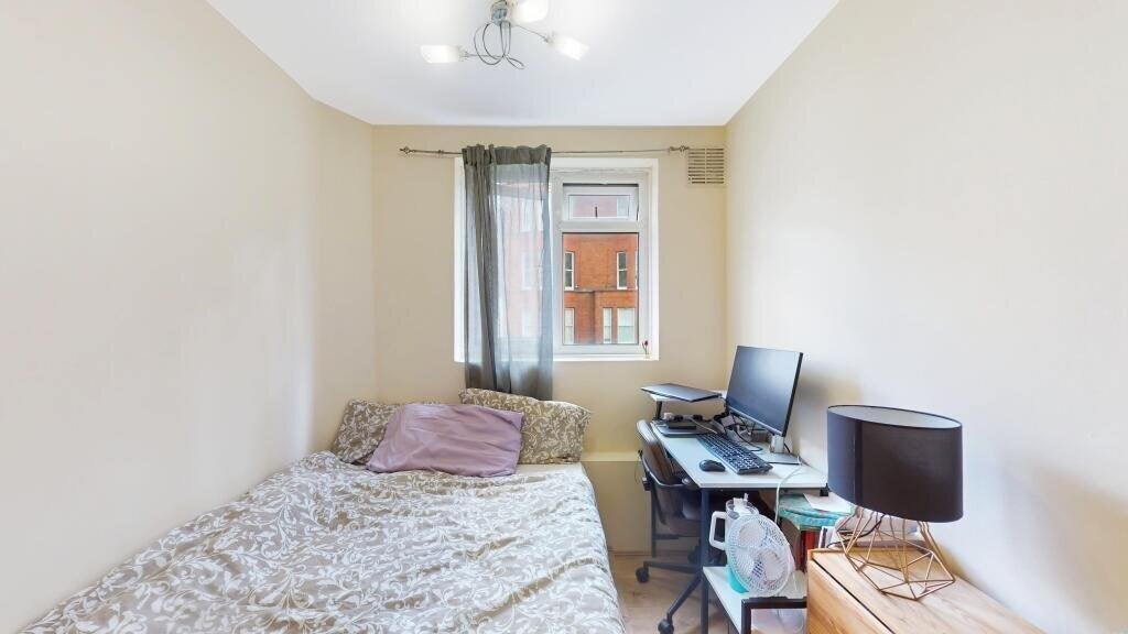 Flat Richmond Way in Greater London