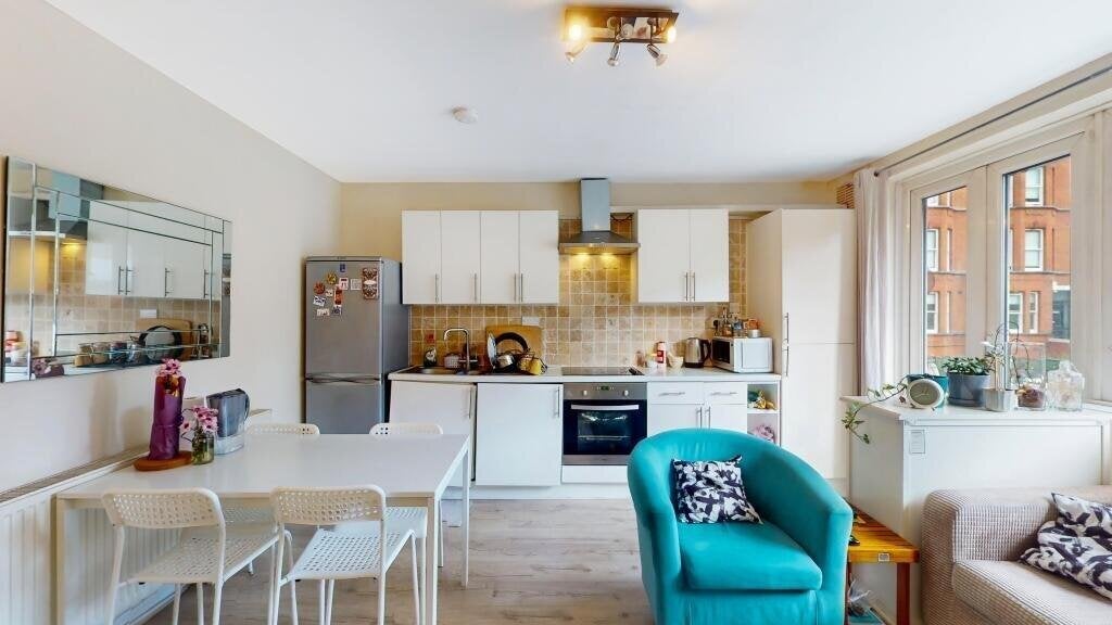 Flat Richmond Way in Greater London