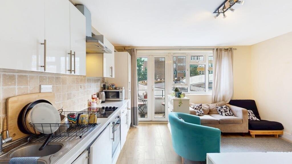 Flat Richmond Way in Greater London