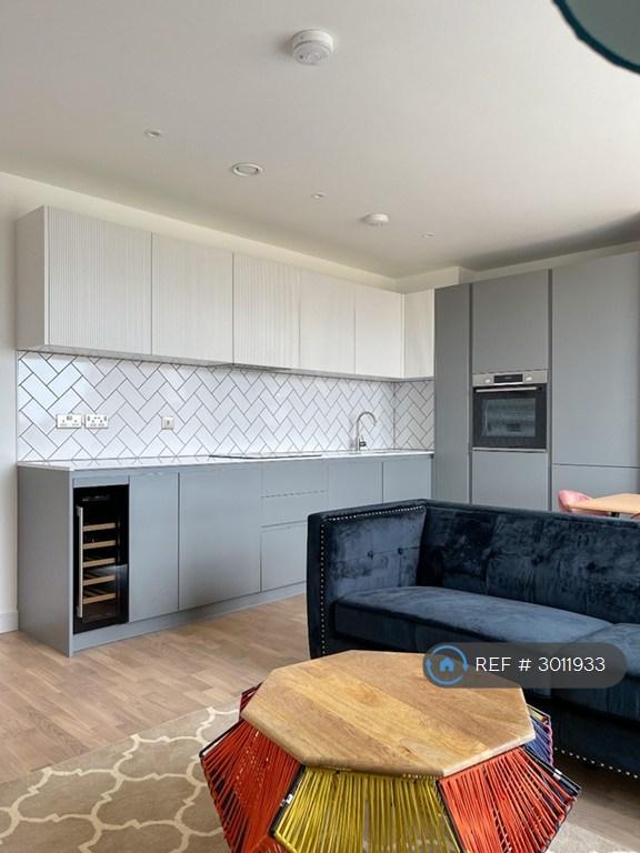 Flat Greenleaf Walk in Greater London