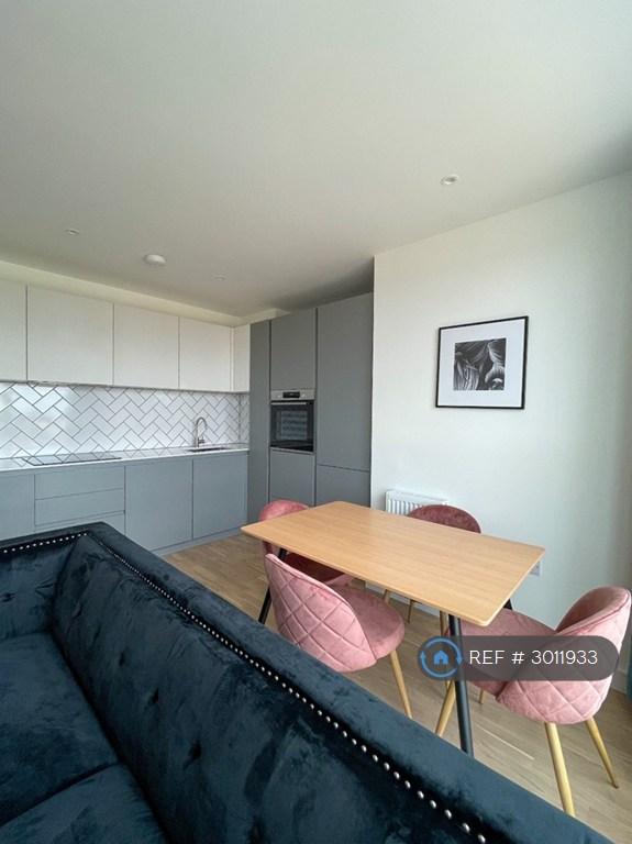Flat Greenleaf Walk in Greater London