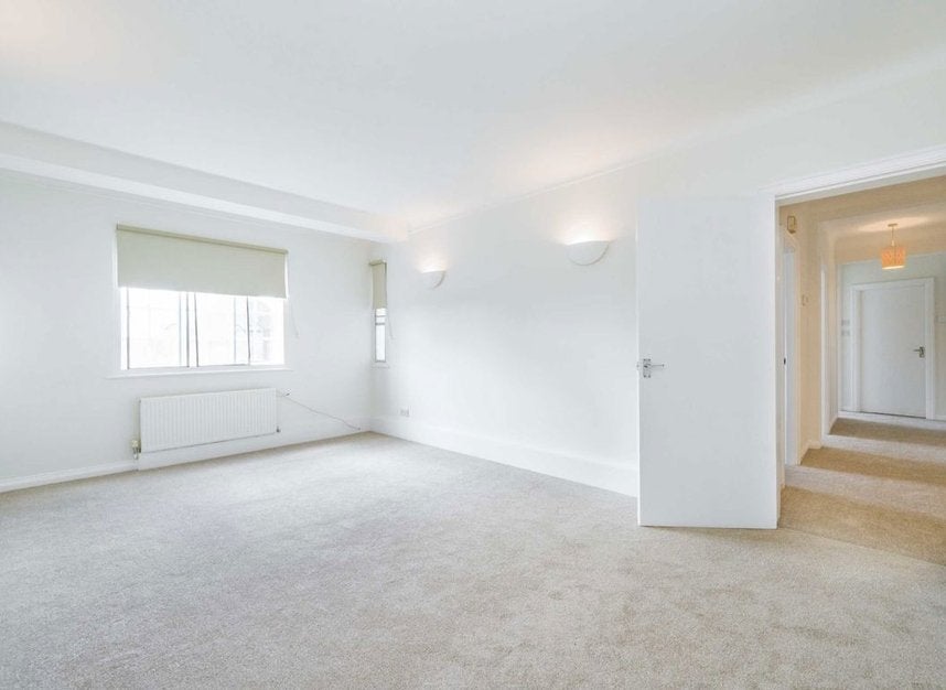 Flat Fitzjohn's Avenue in Greater London