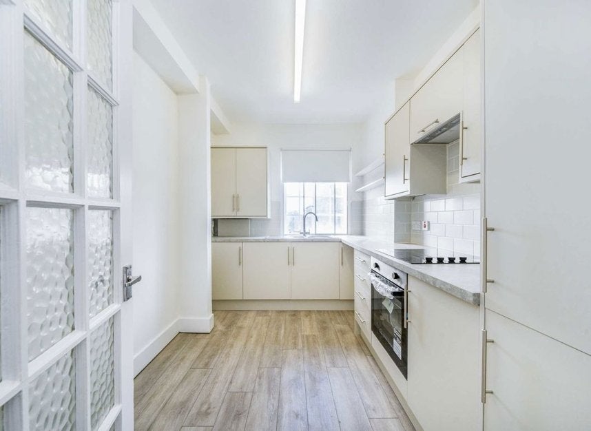 Flat Fitzjohn's Avenue in Greater London