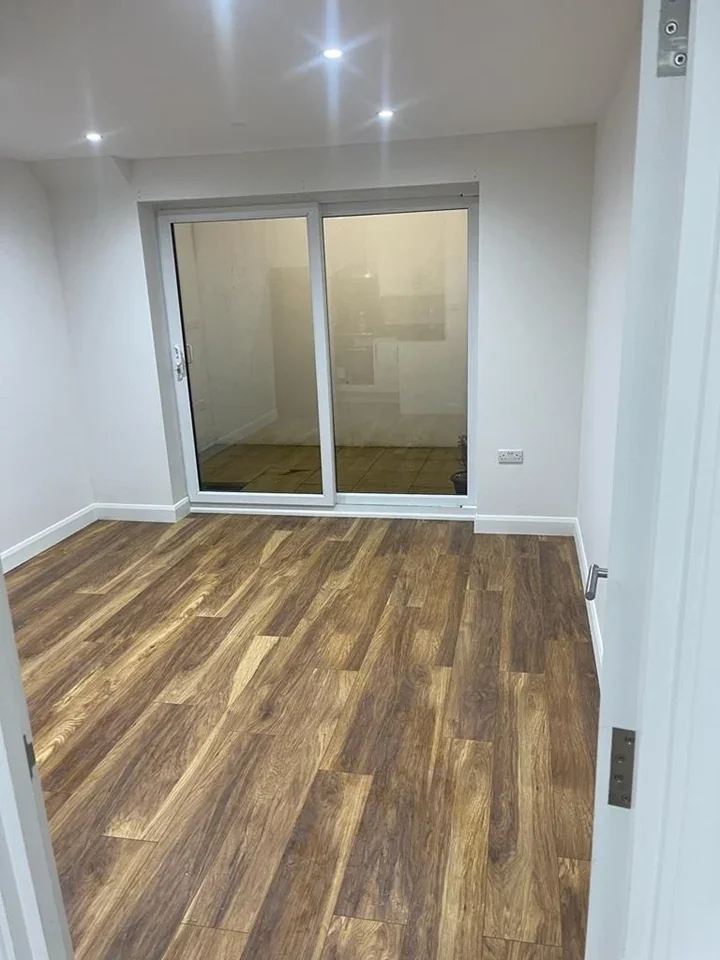 Flat Canberra Road in Greater London