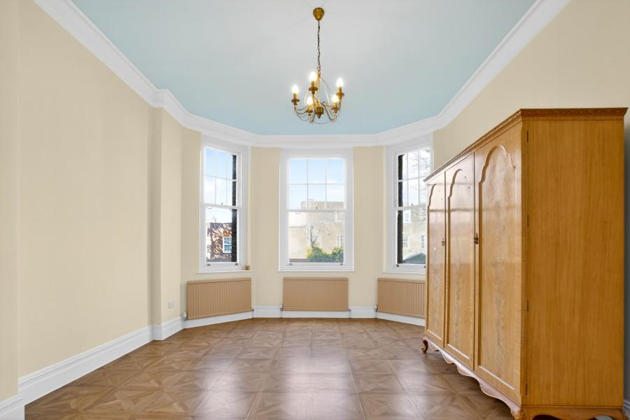 Flat Oakwood Court in Greater London
