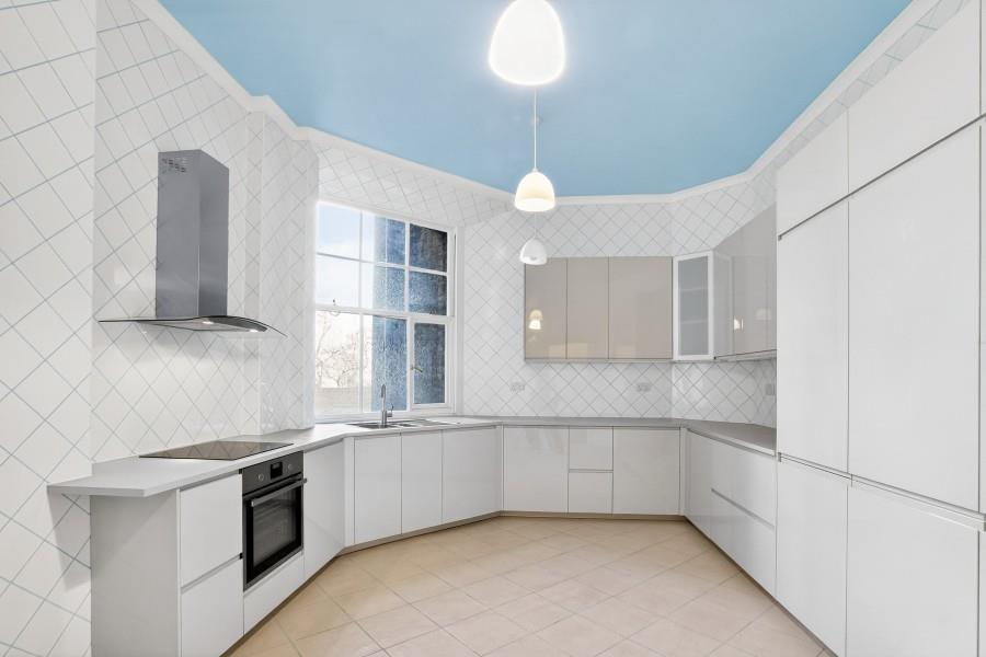 Flat Oakwood Court in Greater London